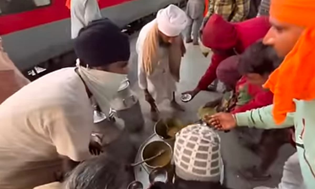 Sewadars serving langar on Sachkhand Express – passengers enjoying free meal